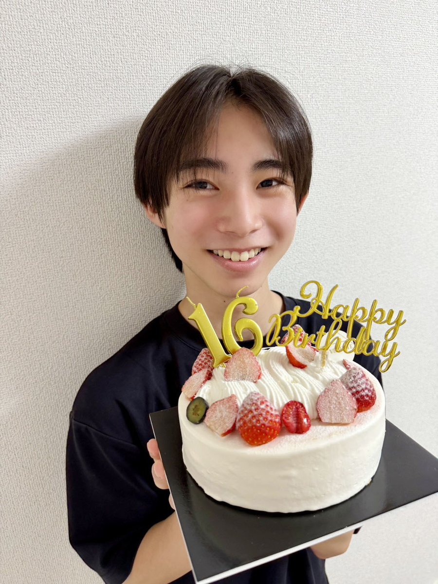 bmsg_trainee's tweet photo. ⸜ ✉️ #LETTER_FROM_AOI ✨ ⸝

皆さん、お元気ですか？
16歳になったAOIです！

15歳の1年間は色んな新しいことに挑戦し、たくさんの経験をさせていただいた素晴らしい1年でした。

16歳の1年間はその経験を活かしてさらに成長できる年にしたいですし、16歳の最後の日に素晴らしい1年だったなと思えるようにこれからも全力で頑張っていきたいと思います！

#_AOI
#BMSGTRAINEE