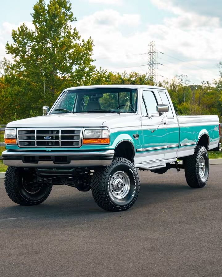 lithiamotors's tweet photo. 🚨 7.3 POWERSTROKE ALERT — AND THIS ONE IS DIFFERENT! 🚨

Try finding another one like this… only 76K MILES and finished in the super rare Calypso Green two-tone 🔥

1996 FORD F-250 XLT 4X4
💥 7.3L Powerstroke Turbo Diesel
💥 5-Speed Manual Transmission
💥 Only 76,000 miles https://t.co/ufY1gYO4Xs