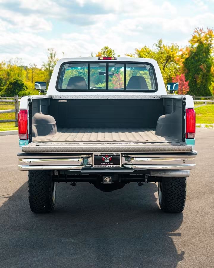 lithiamotors's tweet photo. 🚨 7.3 POWERSTROKE ALERT — AND THIS ONE IS DIFFERENT! 🚨

Try finding another one like this… only 76K MILES and finished in the super rare Calypso Green two-tone 🔥

1996 FORD F-250 XLT 4X4
💥 7.3L Powerstroke Turbo Diesel
💥 5-Speed Manual Transmission
💥 Only 76,000 miles https://t.co/ufY1gYO4Xs