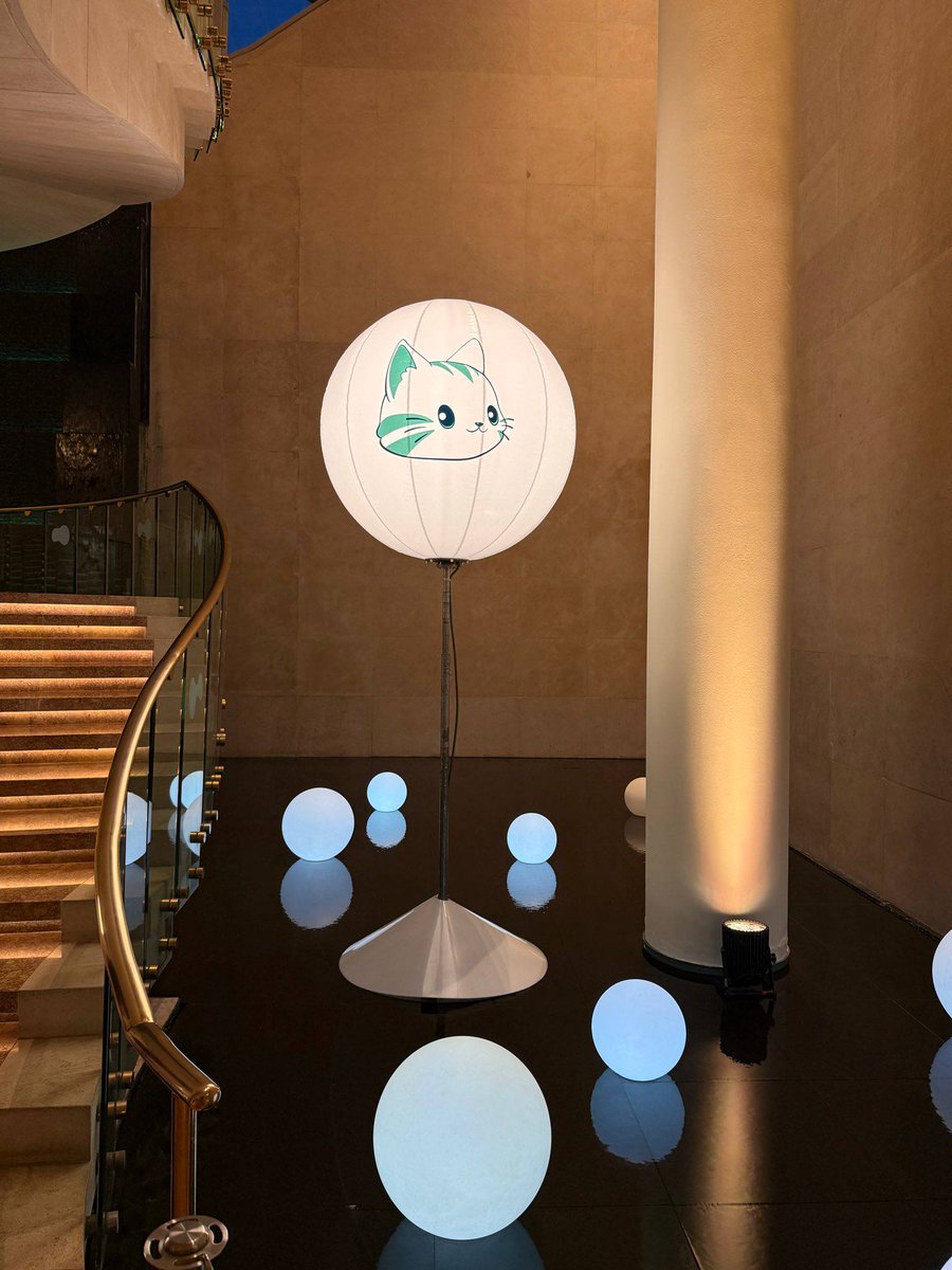 togetherdotfun's tweet photo. Singapore is feeling very Hyperliquid right now 🇸🇬

And yeah… we really love the fun side of it.

Our BD Lead @ronaparajit is on the ground in Singapore, meeting the ecosystem, talking to builders, sharing ideas and cooking up what’s next 👀

Love seeing how strong the energy is IRL.

Something fun on Hyperliquid is coming soon 🚀
