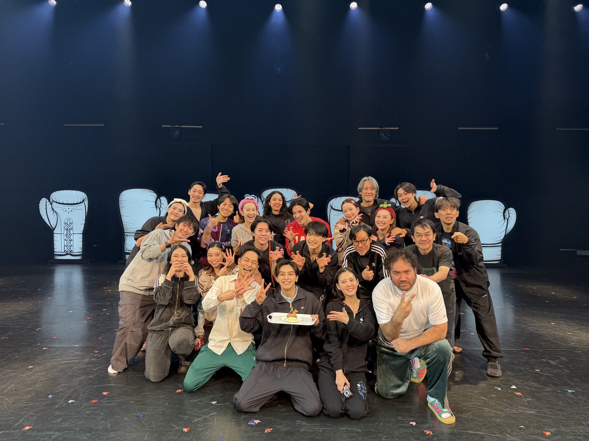 musical_shishi's tweet photo. 本日もご来場ありがとうございました！
#ミュージカル獅子 明日は、休演日です！

そして、座長 #新原泰佑 さん、お誕生日おめでとうございました‼️🎂🎉
みんなでお祝いさせていただきました！✨ https://t.co/IvQxeVbdon