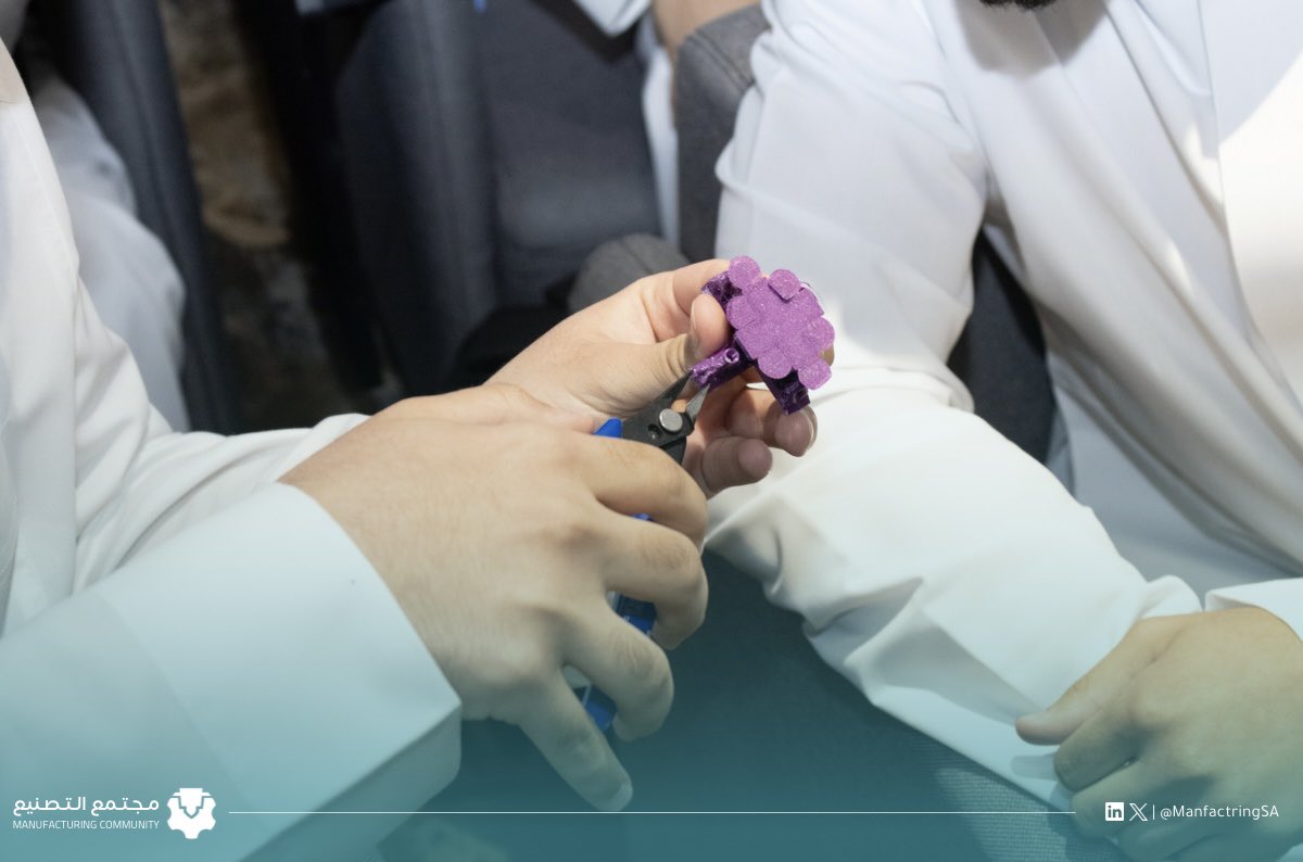 ManfactringSA's tweet photo. ختام معسكر 3D Printing 101 ⚡️

وصلنا لمحطة النهاية بعد رحلة استمرت ثلاثة أيام؛ ترجمنا فيها الأفكار الرقمية إلى مجسمات حقيقية، ومررنا بكل مراحل التصنيع من الشاشة إلى القطعة النهائية ⚙️🎯

تجربة انطلقت بفكرة... وخلصت بنماذج مطبوعة على أرض الواقع 🖨️✨

#مجتمع_التصنيع || #مصنع_لأفكارك