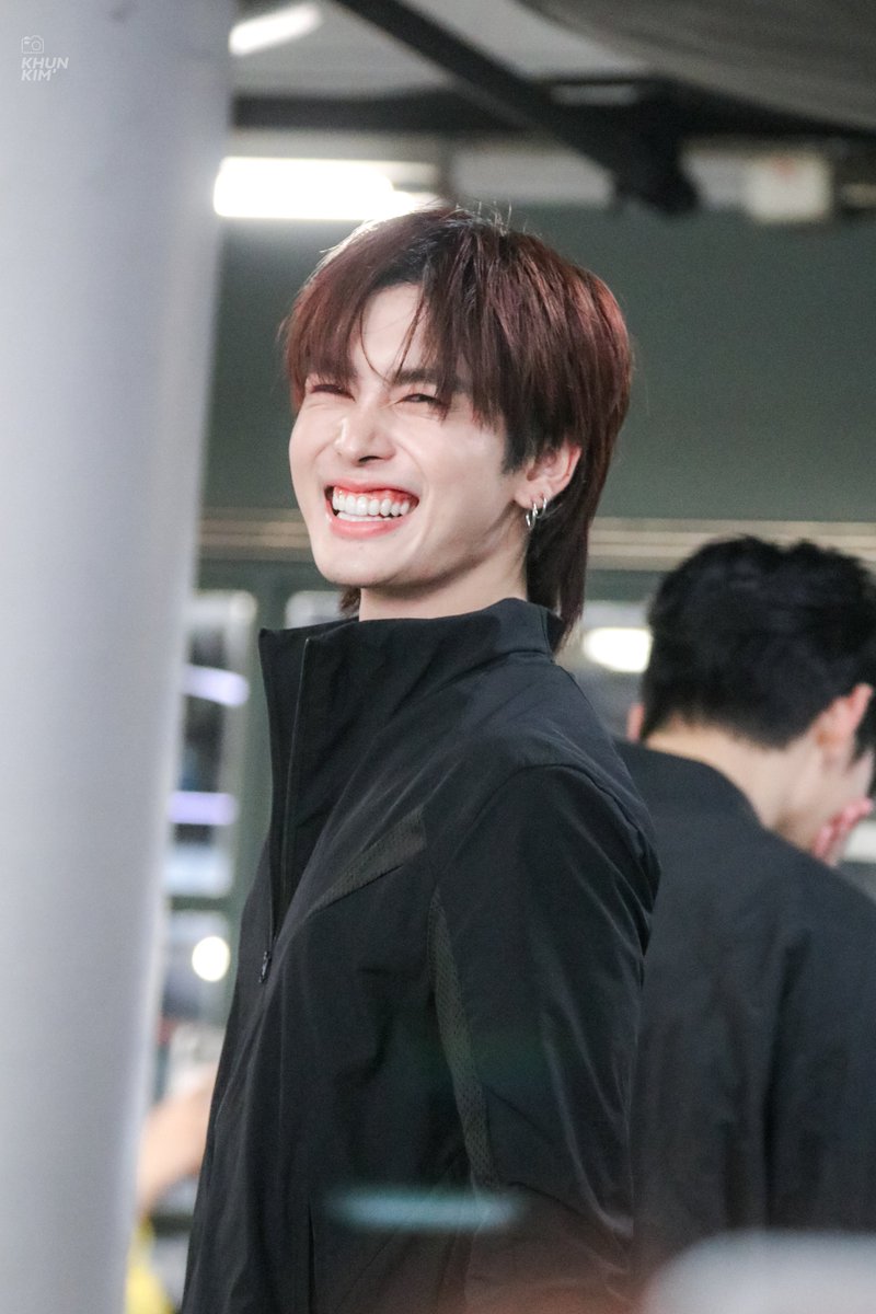 wyatatnch's tweet photo. ชอบมากก รอยยิ้มที่จริงใจของตาต้าา (⌯˃̶᷄ ⁻̫ ˂̶᷄⌯)♡

JASPER CONCERT PRESSTOUR

#JASPERCONCERT
#Santapp 

cr. @ Khunkiim https://t.co/1AvVQACdKh