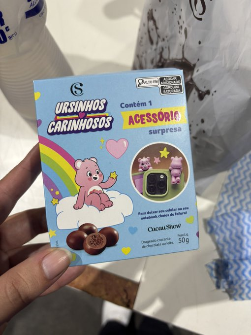 incentival's tweet photo. 😭🧸 Como eu deveria resistir a uma caixinha surpresa dos Ursinhos Carinhosos com drageados?! 💕 É nostalgia, fofura e docinho tudo junto! EU QUERO! ✨
https://t.co/rJTeDtwdRr https://t.co/ZlA1sputJk