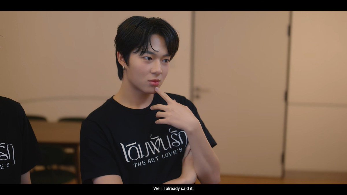 norauto4ever's tweet photo. So we know that Nunew is canon in Mr Fanboy. 
But then Juno also exists in the same universe. 
WHO IS NUNEW??? Is Juno Nunew's evil twin ?
#MrFanboyEP6 https://t.co/w3s8kA0MnP