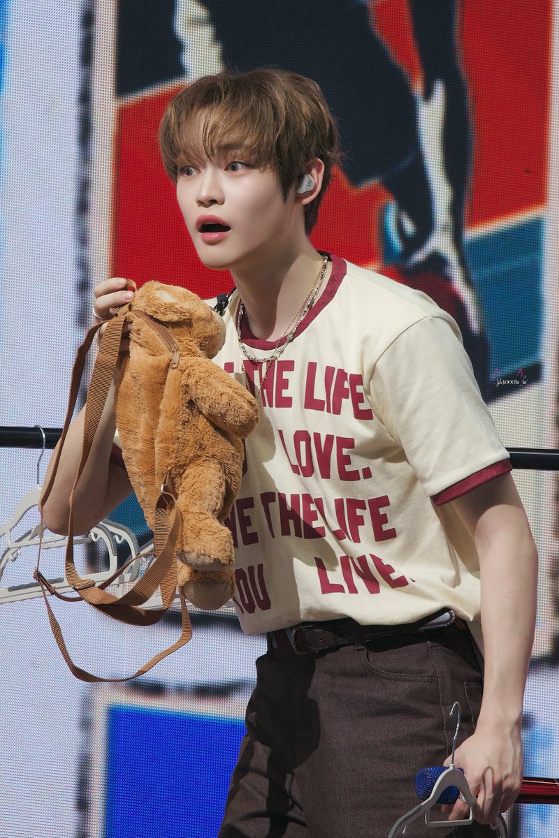 kh1000le_le's tweet photo. 260719 FM ROOMMATE guangzhou

😧🧸🎒

#CHENLE #천러 #辰乐 #チョンロ
#엔시티드림 #NCTDREAM https://t.co/2PIe4m2xsO