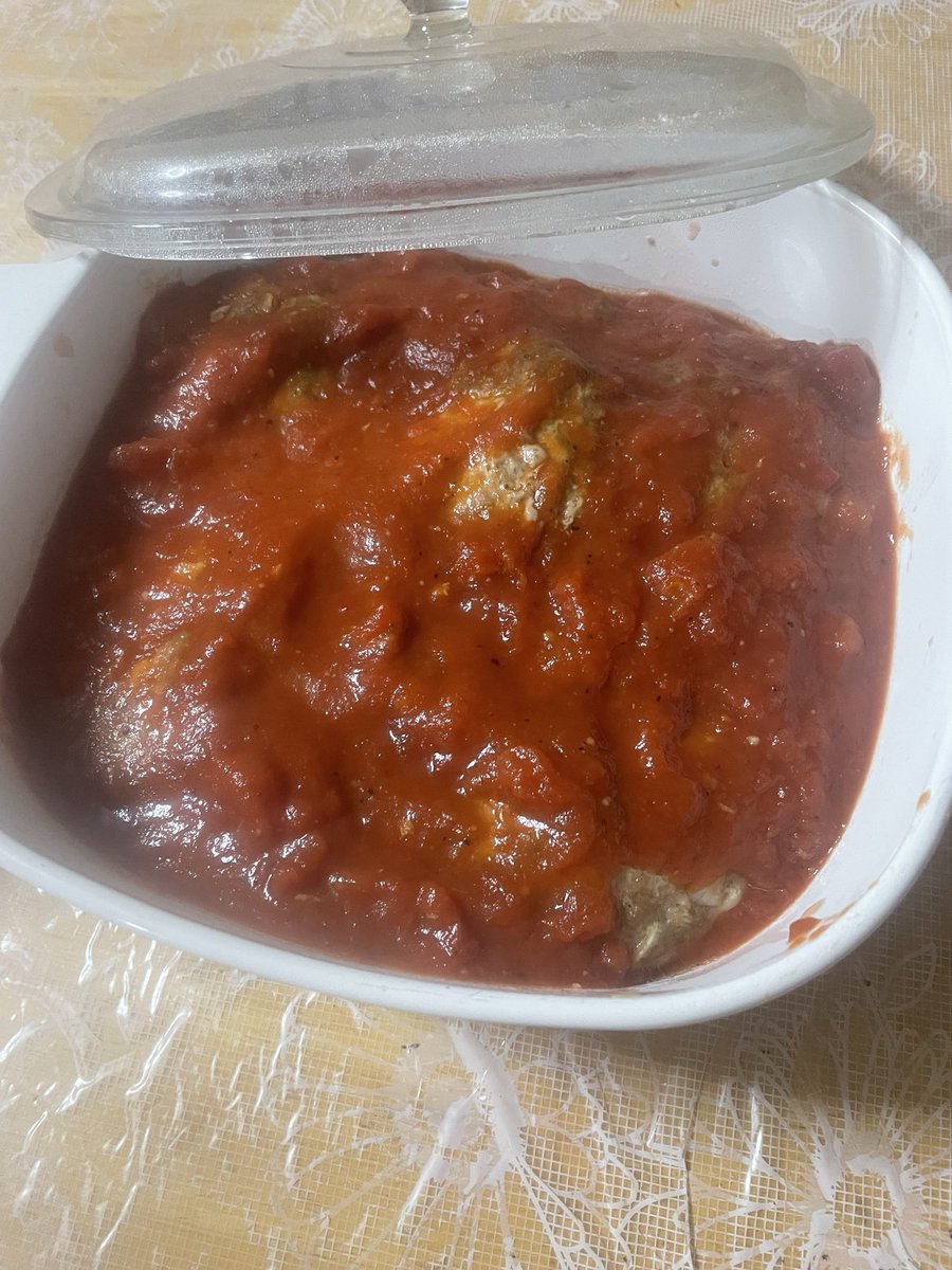 saegoodjob's tweet photo. ひき肉が半額だったから、おっきなハンバーグ作ってみた。
トマト🍅缶、賞味期限切れだったけど、問題無し？多分大丈夫👌　明日　バタバタなんで今のうちに作り置き👍 https://t.co/1cPdv90LeU