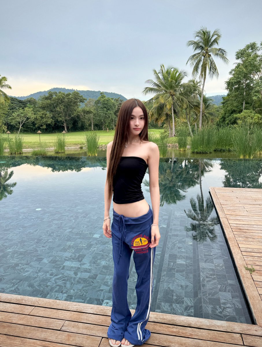 ivcnxivn's tweet photo. เขาอาจจะมาที่นี่
แค่อยู่ตรงนี้คนละเวลา
เขาอาจจะเดินเข้ามาหลังจากที่ฉัน
หันหลังเดินออกไป https://t.co/fd1sXbyMKh