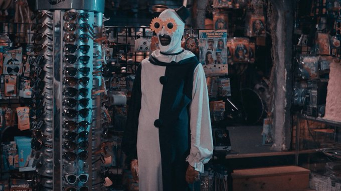 Gibboanxious's tweet photo. Terrifier 2 (2022)

dir. Damien Leone https://t.co/9SzUM95y9d