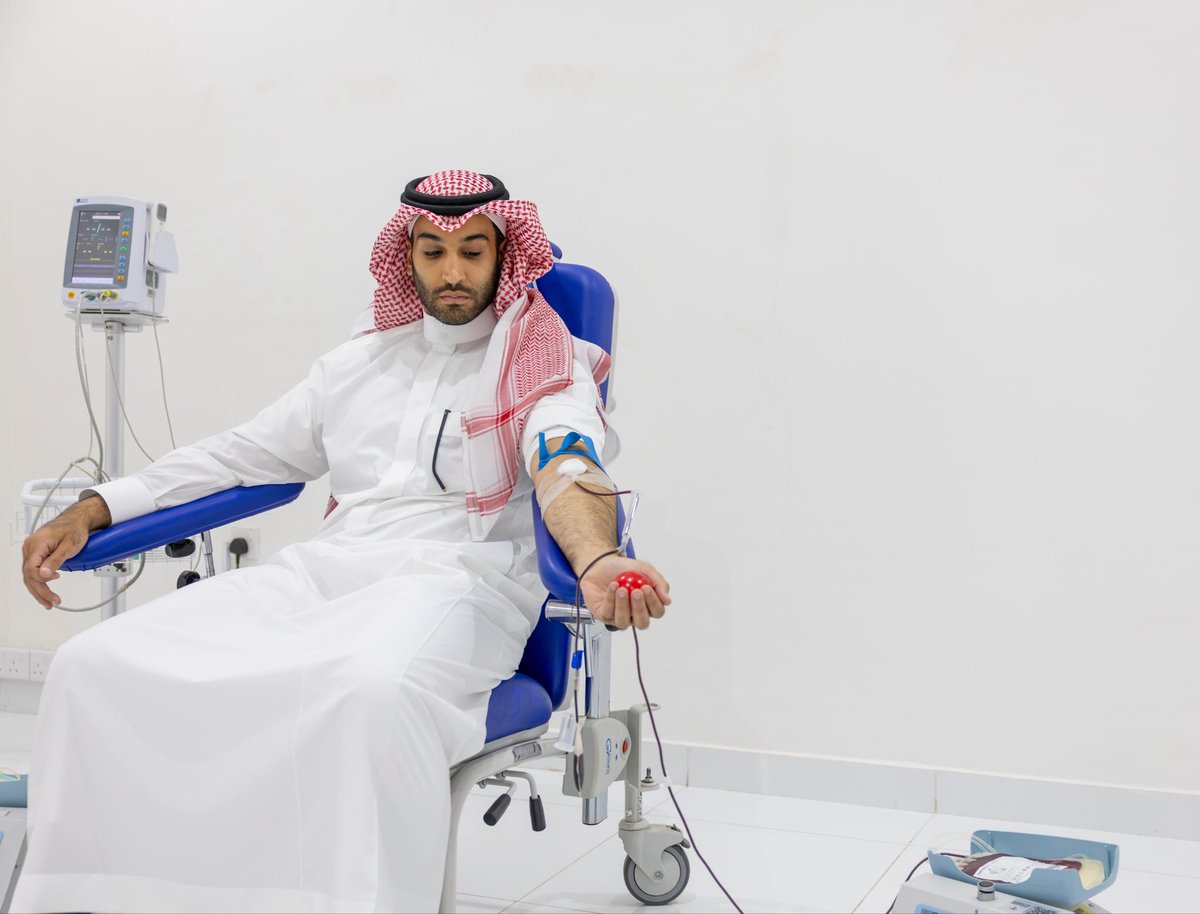 AljoufSA's tweet photo. سمو نائب أمير #منطقة_الجوف يشارك في الحملة الوطنية السنوية للتبرع بالدم.

https://t.co/eeShCjPU7n
#حملة_ولي_العهد_للتبرع_بالدم https://t.co/DtNBCBljx9
