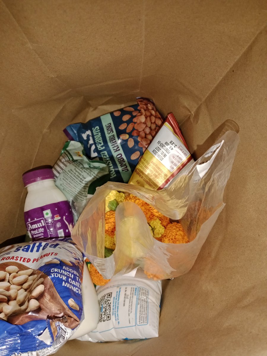 Batdots's tweet photo. @instamart_it sends stale outdated products under the garb of fresh flowers. Top it their helpline is a fraud. Nothing works. It's a time wasting exercise . Stop fooling customers 
#worstcustomerexperience_instamart 
@yadysaurabh @jagograhakjago @nch1915 https://t.co/NDH9cPSsK6