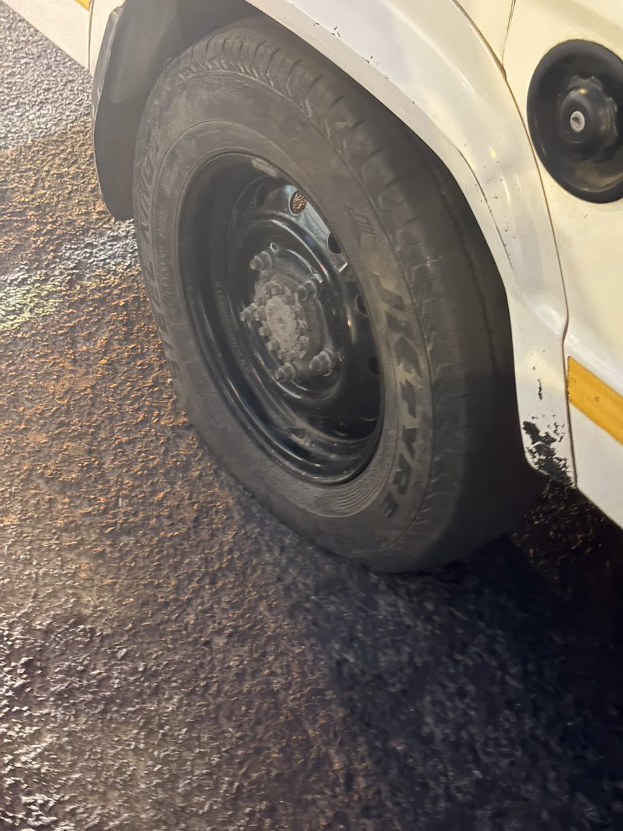 srivatsayb's tweet photo. After moving 1 km, Bus that LOP Rahul Gandhi was being arrested and taken is punctured.

Bus stops at KG Marg junction. https://t.co/aKloLaCpsz