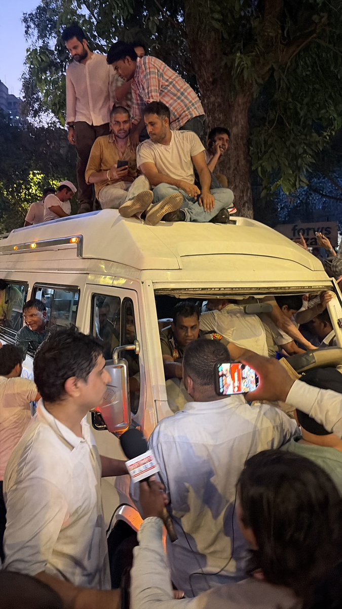 srivatsayb's tweet photo. After moving 1 km, Bus that LOP Rahul Gandhi was being arrested and taken is punctured.

Bus stops at KG Marg junction. https://t.co/aKloLaCpsz