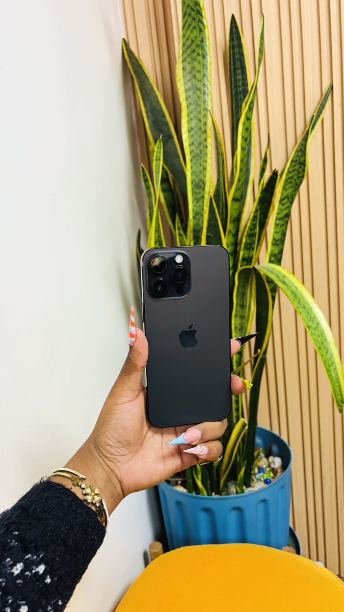 DigitalDstrctKE's tweet photo. UPGRADE YOUR WORLD🙃

iPhone 14 Pro Max 
256GB Storage Neat
🔋Battery Health 100%
Color Code:Space Black🖤
Condition:Pristine Mint💧
Neat🫧
Ex UK🇬🇧
📺Super Retina XDR OLED Display 
🔎Ceramic Shield Glass
⚙️Apple A16 Bionic (4nm)
📸48 Megapixels
iOS 26 Ready
📶Sim Card Variant 
📑6 Months Warranty 
Face ID working 
Truetone Live Screen
🍏Free Cable 
🔖Free Deluxe OG Screen Guard 
🔖Free Premium Clear Case 
Countrywide Delivery 📦 🚚
80,000ksh
Happy Shopping 🛍️🛒