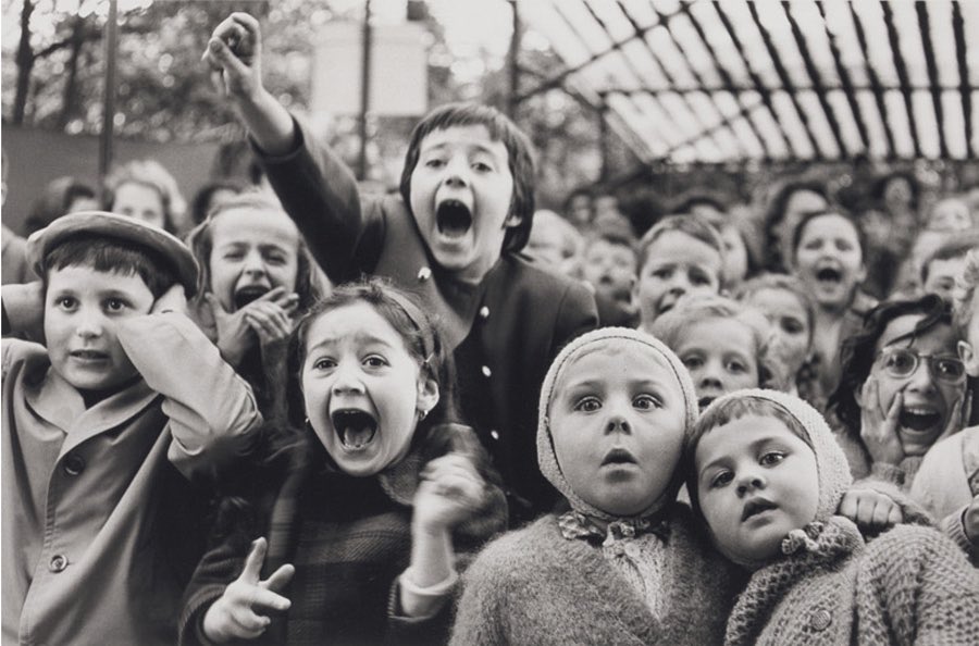 literlandweb1's tweet photo. "Los niños adivinan qué personas los aman. Es un don natural que con el tiempo se pierde".
Charles-Paul de Kock
📷Alfred Eisenstaedt https://t.co/3Cahl3g7pl