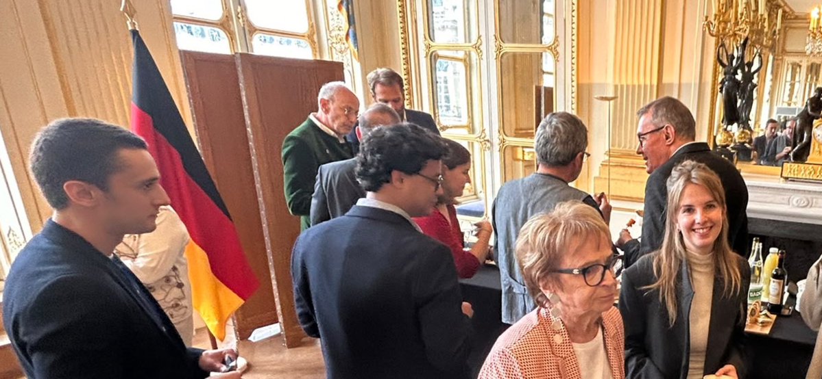 jerome_spinoza's tweet photo. Heute trifft sich der @DFKR_HCCFA 
🇩🇪🇫🇷 Kulturrat in Paris zu seiner 72. Sitzung

🙏🏼 an Kulturministerin @catherinepegard für Ihren Empfang und Begrüssung.

Die stimulierende Debatten haben sich u.a. mit Themen wie « KI &amp; Urheberrecht » oder das Projekt Arte+Europa 🇪🇺 befasst. https://t.co/tjZ0Xdk0gg