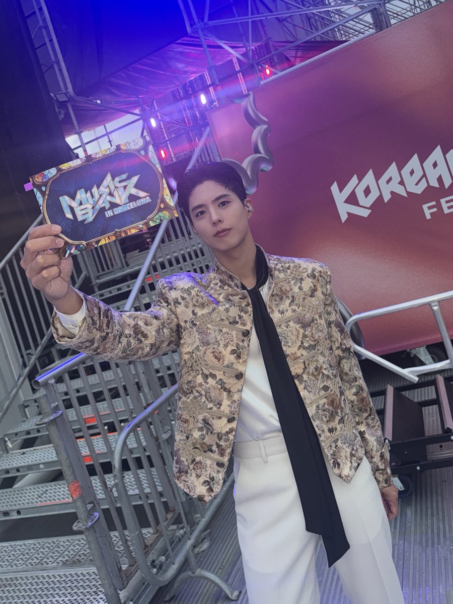 bogummyji's tweet photo. RT @BOGUMMY: #MusicBankinBarcelona 
May all your dreams be filled with love♥️ https://t.co/atfK8qMlBm