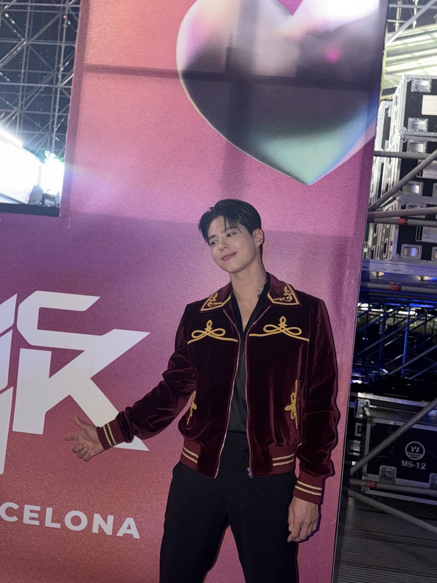 bogummyji's tweet photo. RT @BOGUMMY: #MusicBankinBarcelona 
May all your dreams be filled with love♥️ https://t.co/atfK8qMlBm