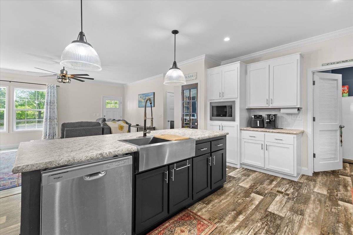 CarleenHeckert's tweet photo. Up to $5,000 toward closing costs or a rate buydown with an acceptable offer at this 2025 Goodview home: 3 beds, 2 baths, 1,792 sq ft, nearly 2 acres, no HOA + lake access.
https://t.co/c4cMouZYmB https://t.co/pIoQ60sfKB
