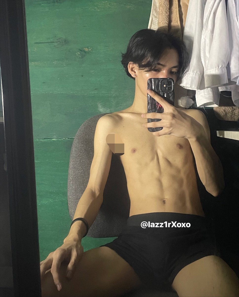 Lazz1rXoxo's tweet photo. come sit here baby https://t.co/UsTjJeimrA