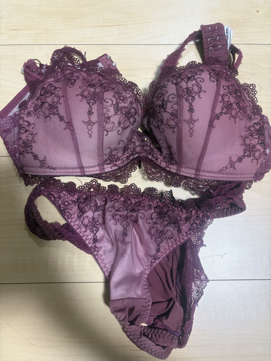 y_03420's tweet photo. 欲しい人DM🙋‍♀️
 #下着売ります
 #下着買います
 #下着売り子 https://t.co/FekKhE5coj
