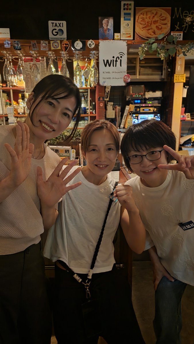 8kettlebell32's tweet photo. 20年の時を経てスマックガール飲み会！現役は「他の選手の仲良くならない」と謎の不文律を自分に課してたのでぼっち参加でドキドキしてたけど、会えばみんな当時のまんまで楽しかったです！
おっさん、辻結花さん、渡辺久江さん！ https://t.co/Swe29GQUmH