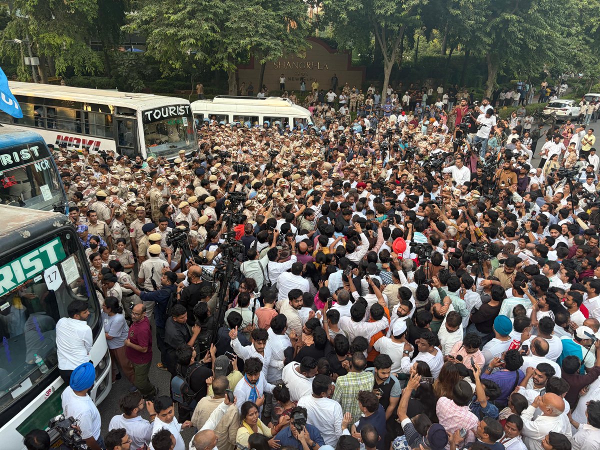 INCBihar's tweet photo. लोकतंत्र के लिए हर लड़ाई लड़ना जरूरी है।
हम हर एक लड़ाई पूरी मजबूती से लड़ेंगे। ✊ https://t.co/nX2P2YtnTr