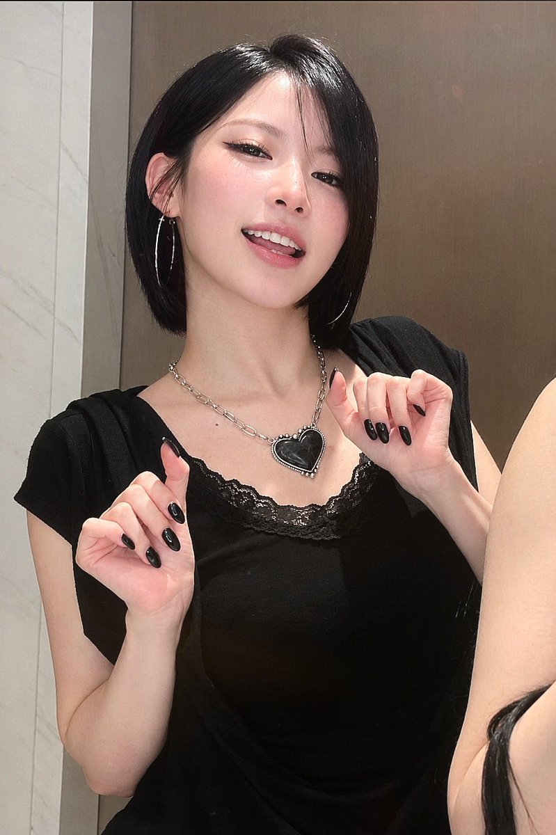 acesaontheway's tweet photo. miss baddie asa 🖤

#ENAMIASA #아사 #BABYMONSTER https://t.co/Z8ewLWhvil