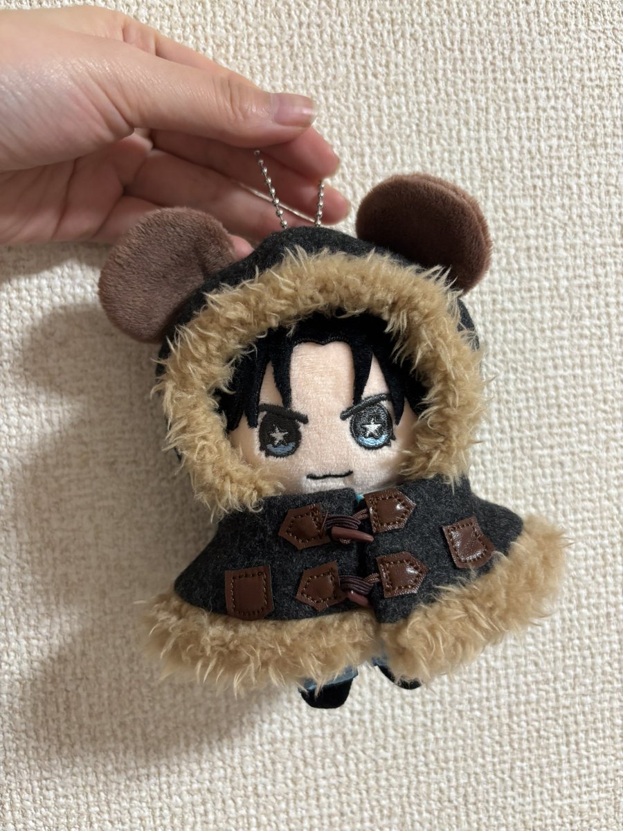 cohalumba's tweet photo. すごいピッタリなので、、、もしおけんとさまをお持ちのU:nityさま、ディズニーストアで2000円でカラーランダムという地獄みてぇなポンチョ売り出してますので宜しければ是非。おすすめです。2000円のランダム商品というオタクの足元見てくる商品ですがとても良いです。 https://t.co/g7dBK7AKZC