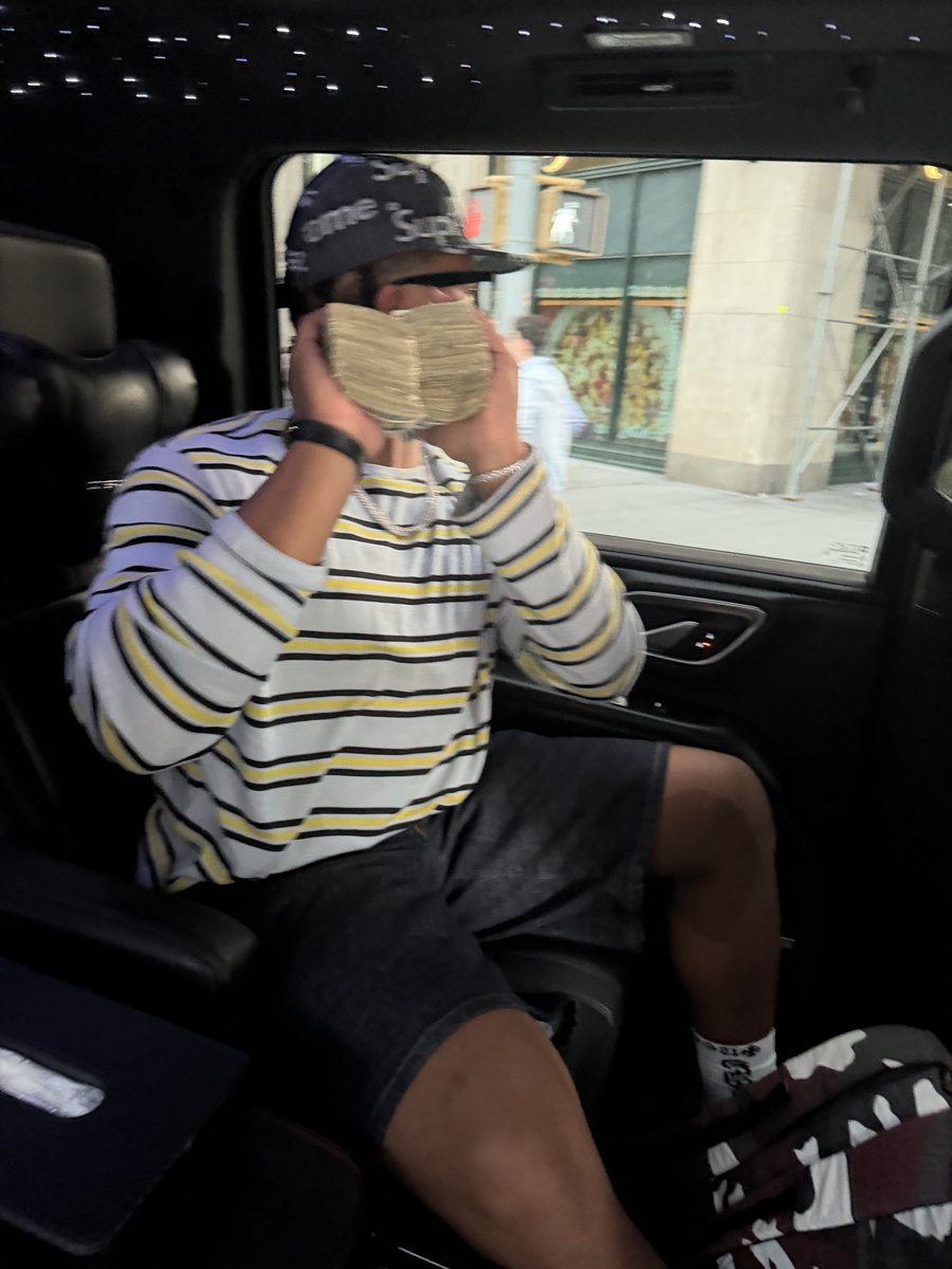 lil5yrn's tweet photo. #nyc 🦭 https://t.co/GPRiuaHwrx