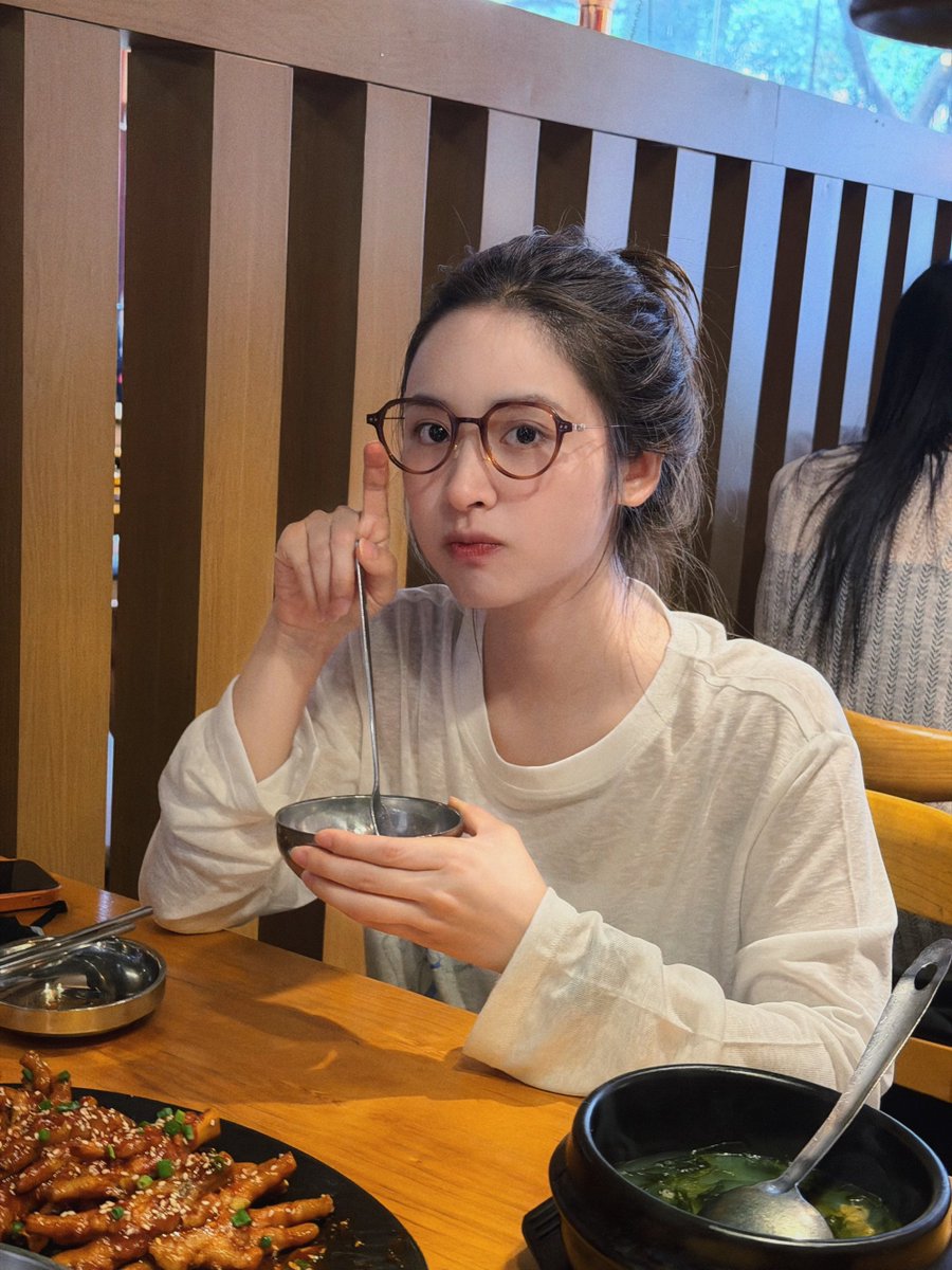 _summerblue10's tweet photo. Shen Yue Weibo Update

Happy holidays! ...It's over

#ShenYue https://t.co/ZjnZ7mX2Iv