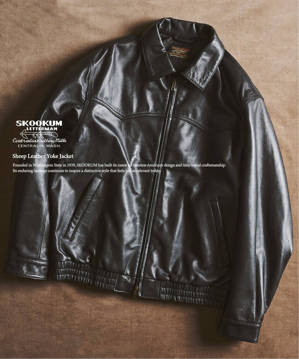 eso_style's tweet photo. 秋冬はレザージャケットしか勝たん

"SKOOKUM"
シープレザーヨークジャケット

49500円

腕周りのシルエットが特殊でルーズだけどやりすぎてない感じがいい。

レザージャケットとは似たようなシルエットになりやすいからこのアイテムは差別化出来そう。

パンツはルーズ・タイト、どっちも馴染みそうだし腕周りのシルエットのおかげでルーズな大人コーデに仕上げれる。