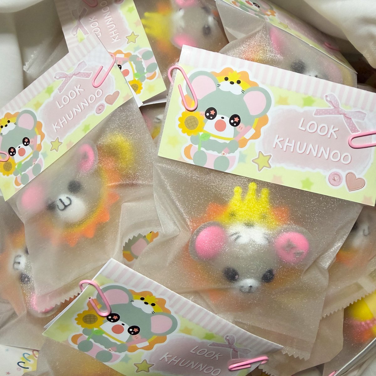 nnelephantnn's tweet photo. 🎁 GIVEAWAY🪥🌻
OH MY FOURTH CONCERT 

𓂃 🫧 Clicker 
𓂃 💌 Postcard
𓂃 🎀 Rosette Ribbon

🗓️ 18 oct 2026
แวะมาจุ่มกันได้นะคะ ตั้งใจทำมาก ๆ เลย🤍✨

#FourthConcert #Fourthnattawat https://t.co/thcv6tzthm