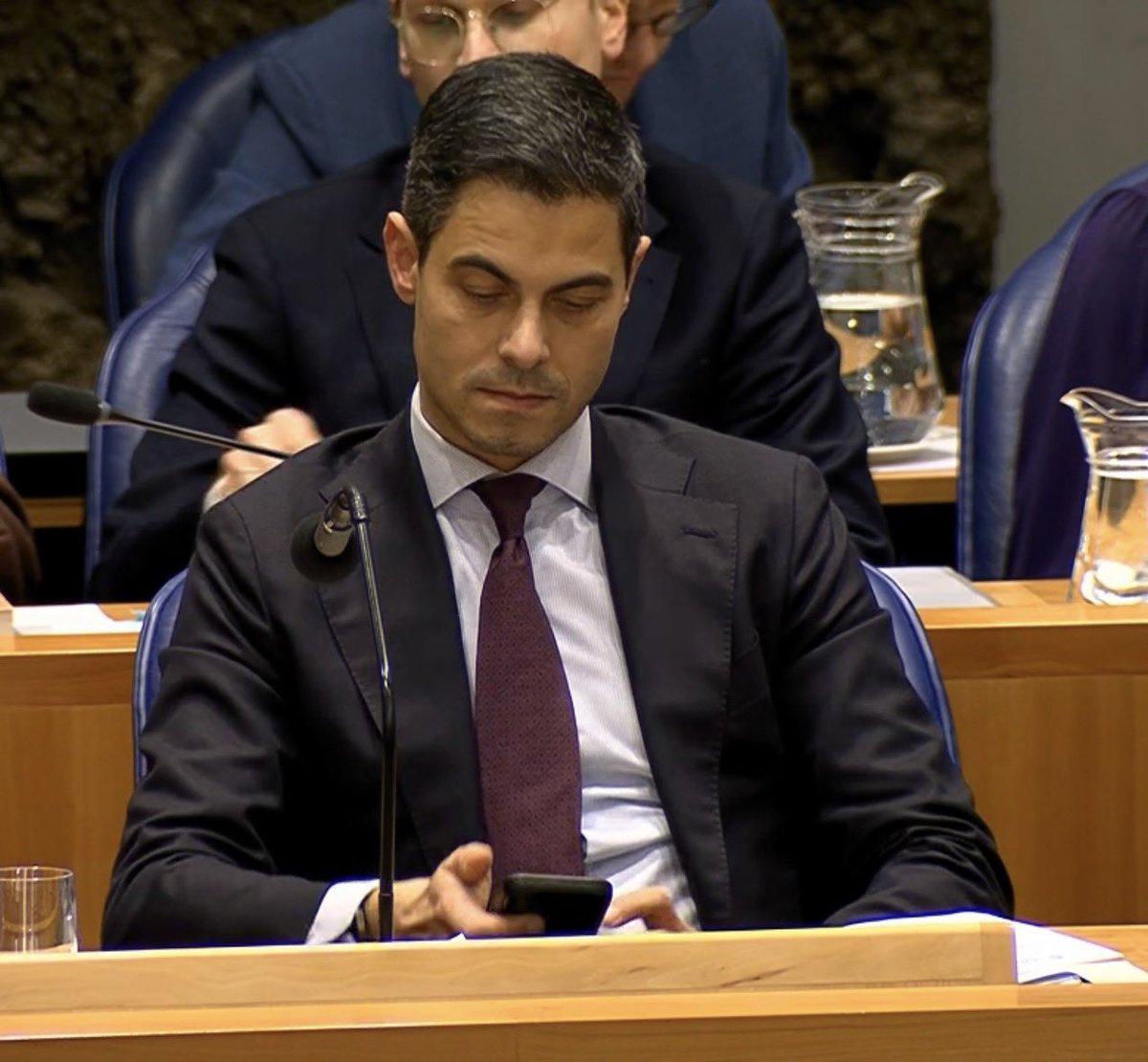 WakkereHarry's tweet photo. Het kabinet wil ook tijdens de pauzes op school mobieltjes verbieden………

Volgens @mirjambikker knapt de jeugd ervan op…

Ik zou zeggen ….geef dan eens het goede voorbeeld …

#D66
#CU
#Jetten1
#Jetten 
#betutteling https://t.co/75QglKhrnw