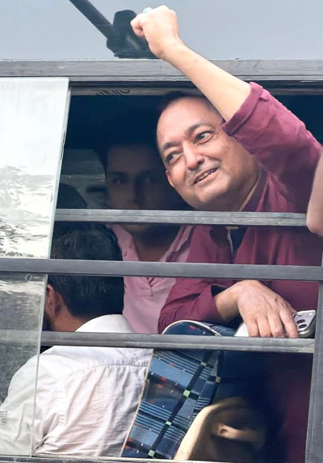 NadeemjavedINC's tweet photo. आज दिल्ली में जननायक श्री @RahulGandhi जी के साथ आंदोलन में शामिल होकर लोकतंत्र और देशहित की आवाज़ बुलंद की।

देशद्रोहियों और गद्दारों के खिलाफ़ हमारी लड़ाई निर्णायक अंजाम तक जारी रहेगी।

इंकलाब ज़िंदाबाद! ✊🇮🇳 https://t.co/vPx9CF1fwS