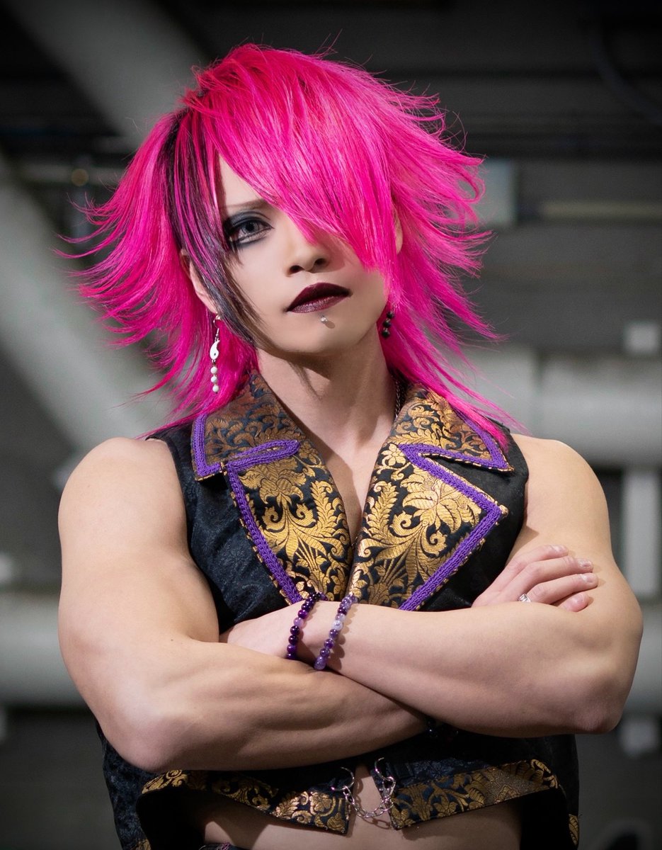 nimomerochan's tweet photo. どうも、「推すと健康になるV系バンドマン」です。

僕はV系バンドRENGEKIのギタリストである傍ら、競技選手、パーソナルトレーナーとしても活動しています。

となると何が起こるかと言いますと、 https://t.co/UZzyAfNx4a