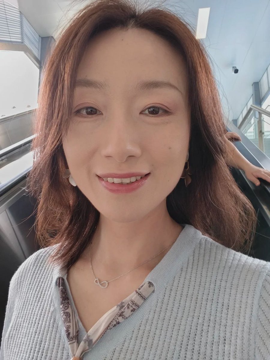 AshleyRobikne0's tweet photo. 我感觉导员是所有里面老师最好搭讪的了！
因为导员随时跟年轻人在一起，什么都在接触但是又碍于身份不能越界，随时都在克制住自己啊。

所以生活真的很平淡的，越孤寂的日子心里越渴望激情！   #反差 https://t.co/7rMdFtK9B8