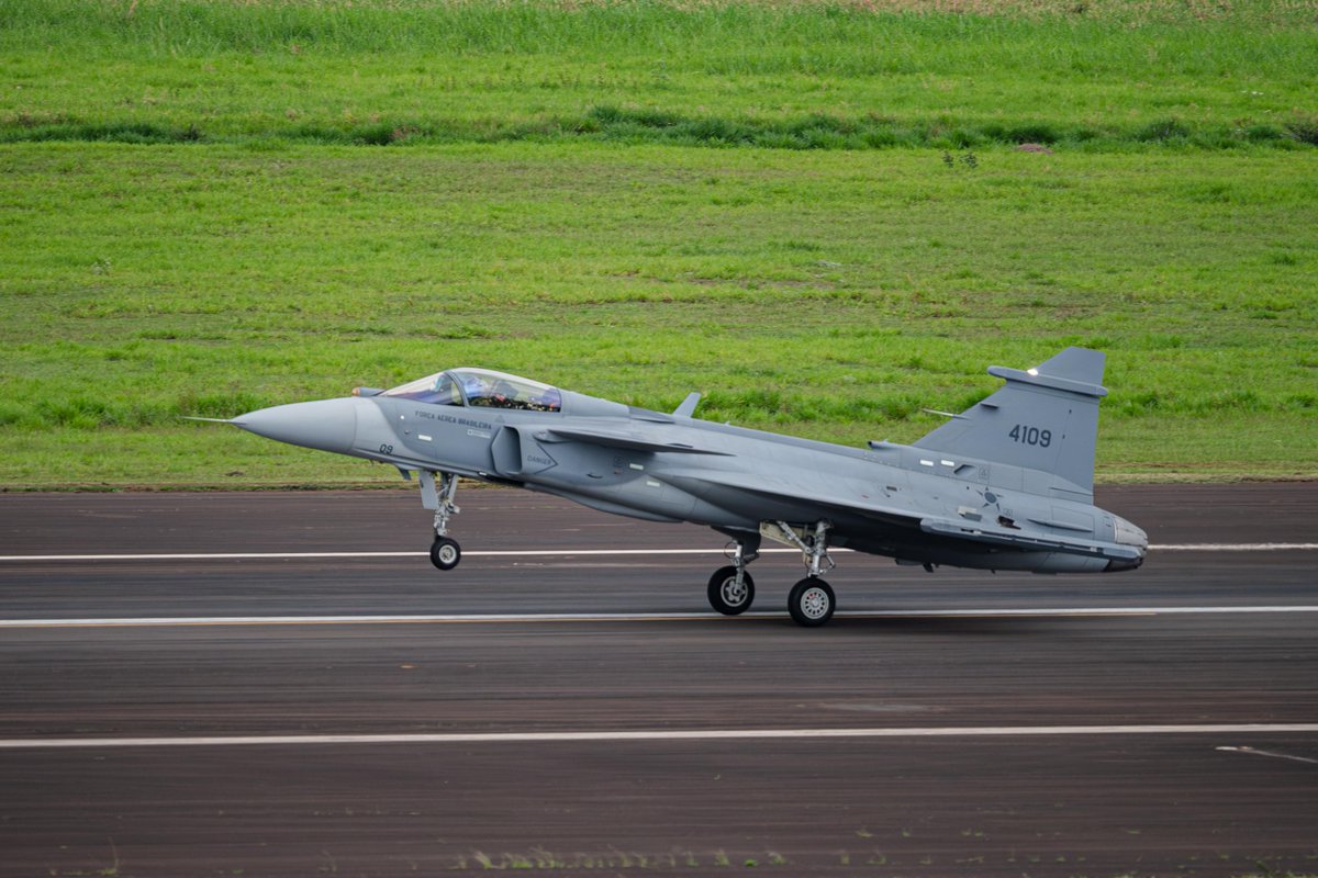 embraer's tweet photo. NEWS | First Gripen E produced in Brazil by Embraer makes maiden flight. Read full news: https://t.co/RgVZS0hdM9 https://t.co/bmAQQYi4sb