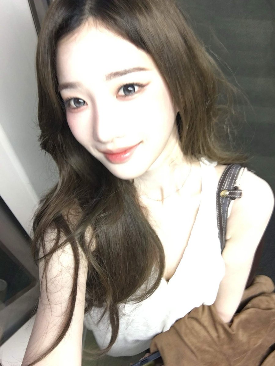 Yoooeon's tweet photo. @stawlust kiw https://t.co/0vYe2sVnvL
