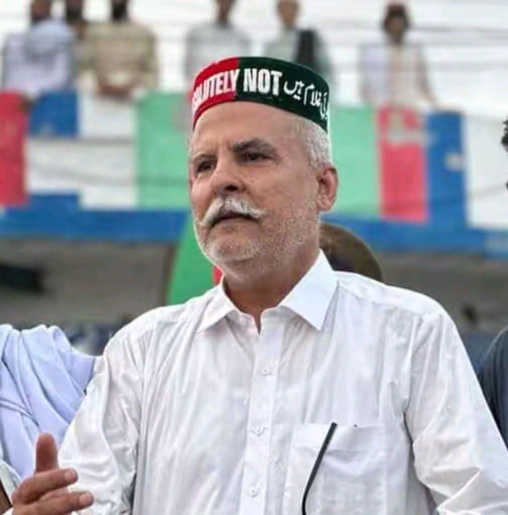 ShakirAwan88's tweet photo. لکی مروت : ٹاؤن کمپلکس لکی مروت میں پاکستان تحریک انصاف کے سابق امیدوار برائے قومی اسمبلی و سابق ضلعی ناظم اشفاق خان میناخیل پر نامعلوم مسلح افراد کی فائرنگ و اغوا کرنے کی کوشش،مذاحمت پر نامعلوم افراد فرار،ترجمان وزیر اعلی خیبر پختون خواہ https://t.co/EYH7ItPa4o