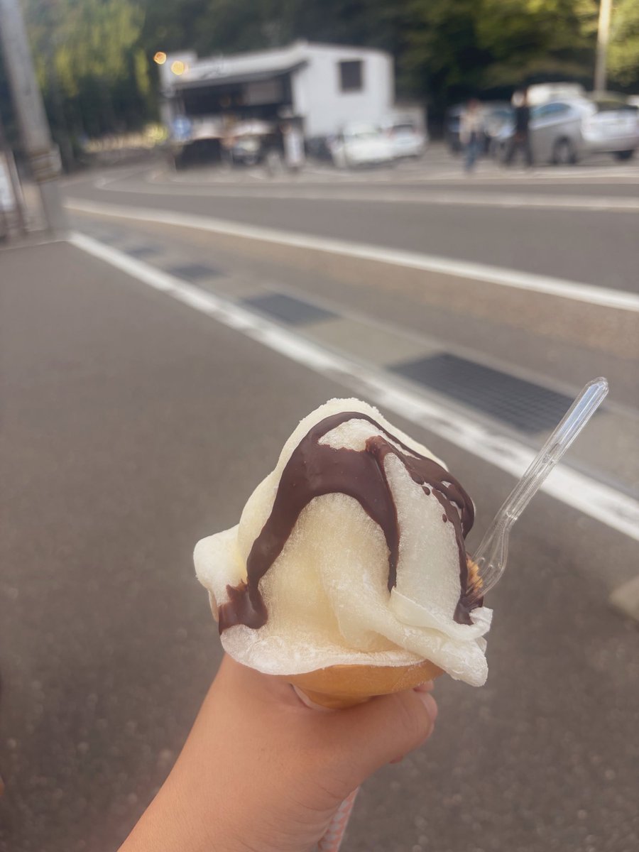 sumeragi_mii's tweet photo. 【お手てあり⚠️】

羽二重餅チョコがけアイスってのが、すごい美味しかった🤤

食感でいえば、雪見だいふくみたいな…(*´﹃`*) https://t.co/J0KofuRXpX