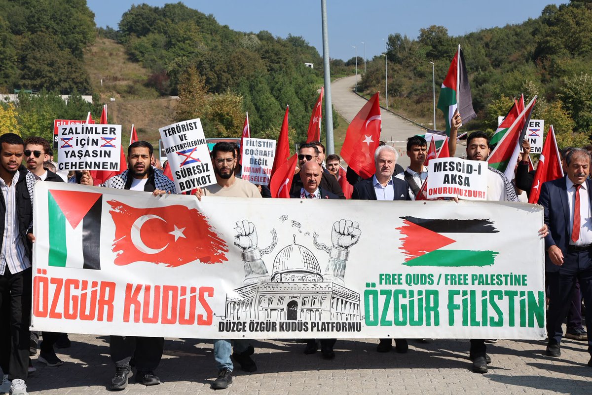 DuzceMeydan's tweet photo. Düzce Üniversitesi Öğrencilerinden Filistin’e Destek Yürüyüşü https://t.co/nPhUTymqoM https://t.co/Ge10RsJF3k
