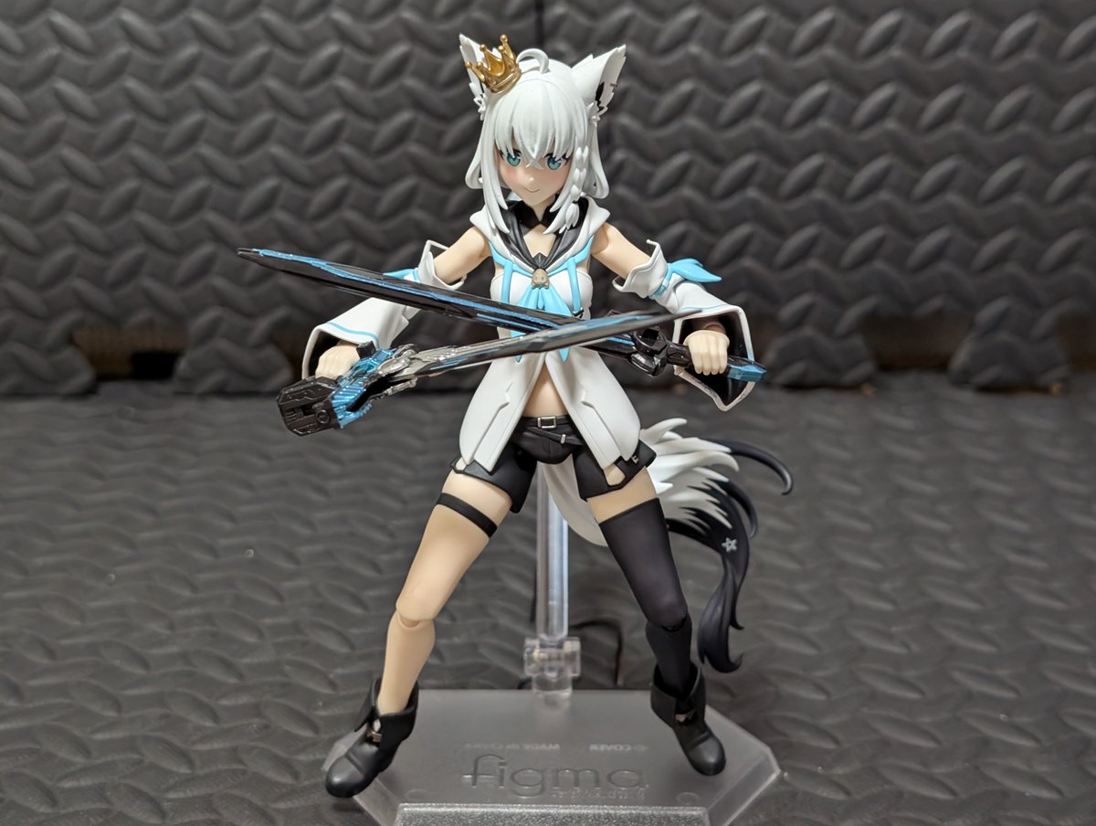 555gh4's tweet photo. フブちゃんにXギーツの武器は色味合うんだよな‼️

#白上フブキ
#figma
#仮面ライダーギーツ https://t.co/jsDv249RtE