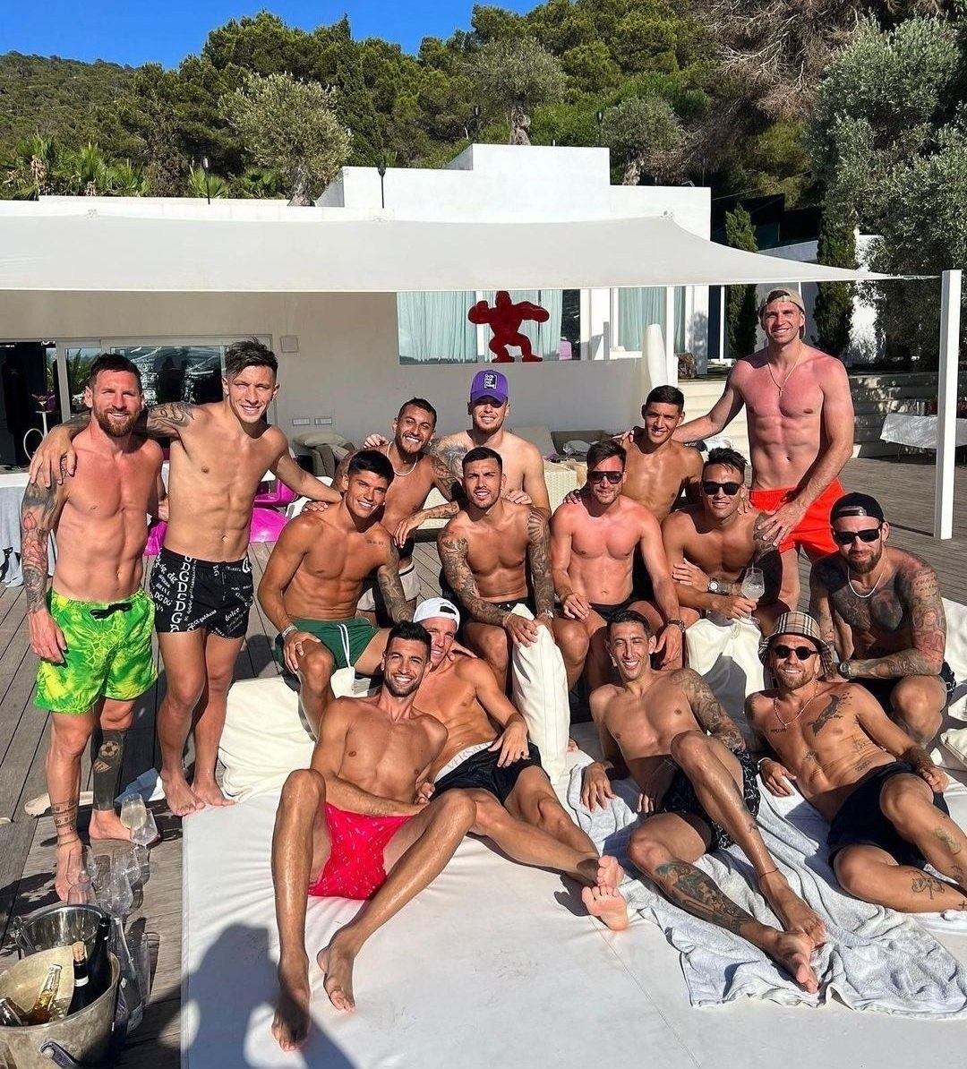 UnscriptedFooty's tweet photo. If you can name atleast 5 of them you are truly a football legend https://t.co/Fz8zZLoQsY
