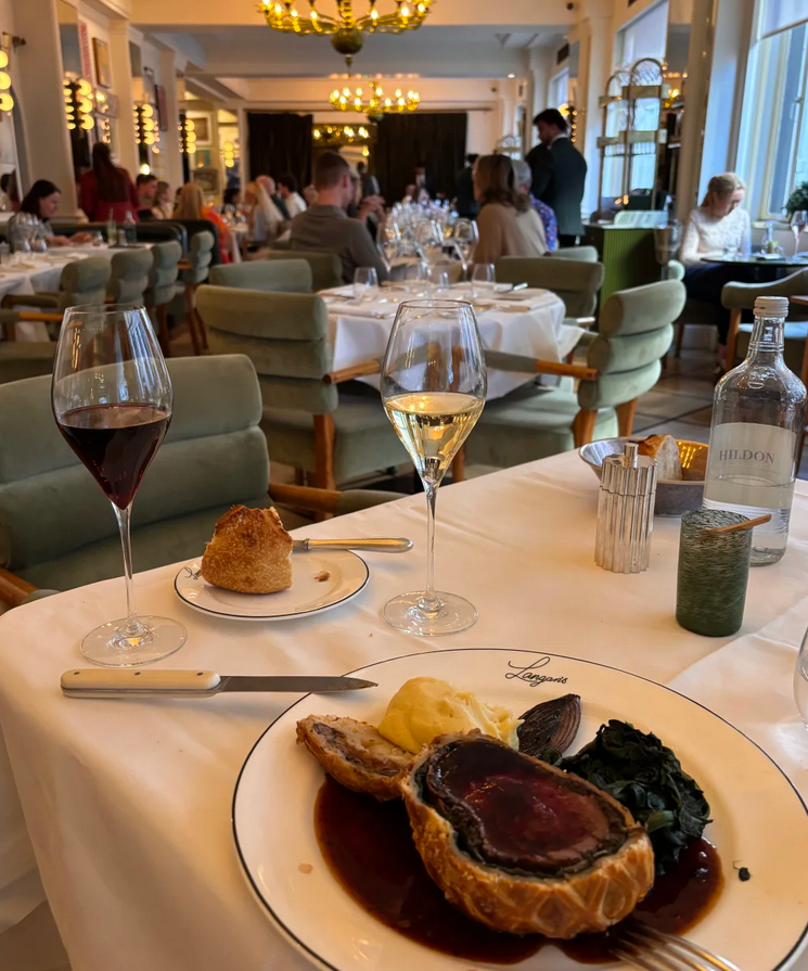 Agnetti80's tweet photo. Langan’s: The place that takes British elegance to the extreme.
Langan’s is not just an ordinary trendy restaurant — it used to be a gathering place for London’s high society. https://t.co/9IvnwnQdye