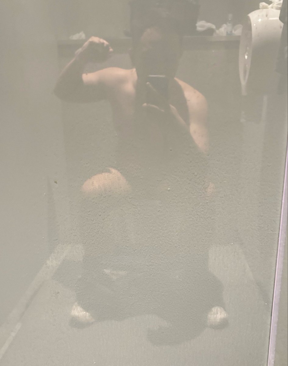 Gogoreoreo's tweet photo. Panassss bgt nih WC sampe gobyosss 🥵🥵 #gayjakarta #gayjaksel #gayjakpus https://t.co/B9UW4GQpWB