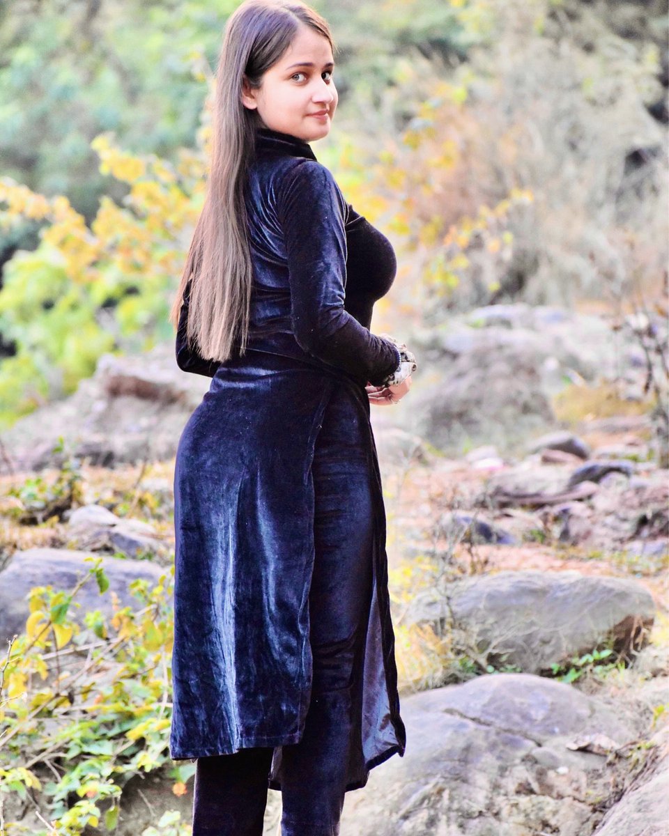 oyee_naina's tweet photo. they say Baddie in Black but am i really a baddie🥹🙈🤭 https://t.co/nYT0euO2eh