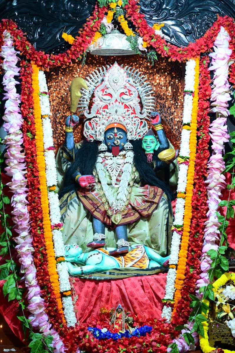 SambitRout18's tweet photo. ଆଜି ମା ' ଗଡ ଚଣ୍ଡୀ କାଳୀ ବେଶ ରେ ଦର୍ଶନ ଦେଉଛନ୍ତି ଭକ୍ତଙ୍କୁ। 

#FestivalVibes #Kataka #Odisha 
@manas_muduli @odiajagat @OdiaCulture https://t.co/djTdHEA10C