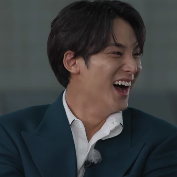 gyustarlit's tweet photo. i keep falling for that smile of yours, mingyu :’)🖤 https://t.co/j11o9d7Jjp