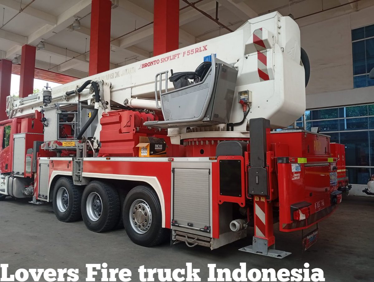 IndraAjahe778's tweet photo. Bronto skylif 55 RLX

Scania P 410

55 meter 

Body manufacture @bronto_skylift https://t.co/2bGYpo7bkw